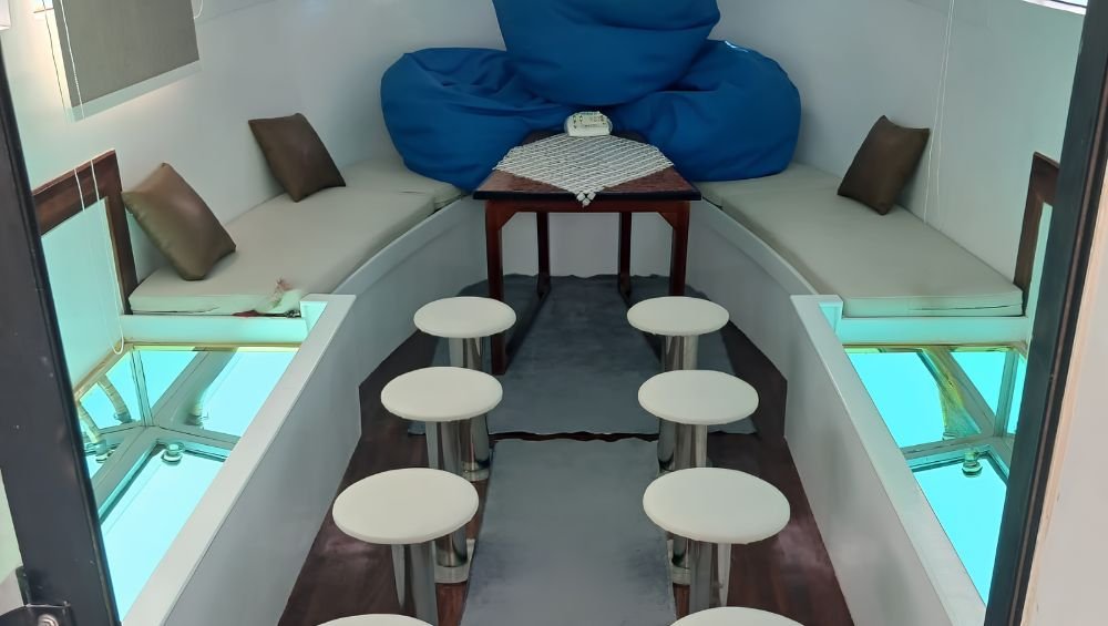 glassboat inside view